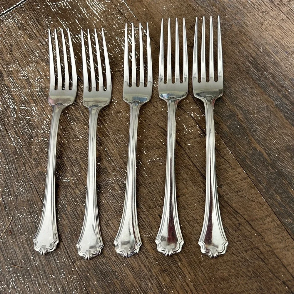 Oneida Midtowne Stainless USA Glossy Scalloped Dinner Forks Set of 5 Silverware